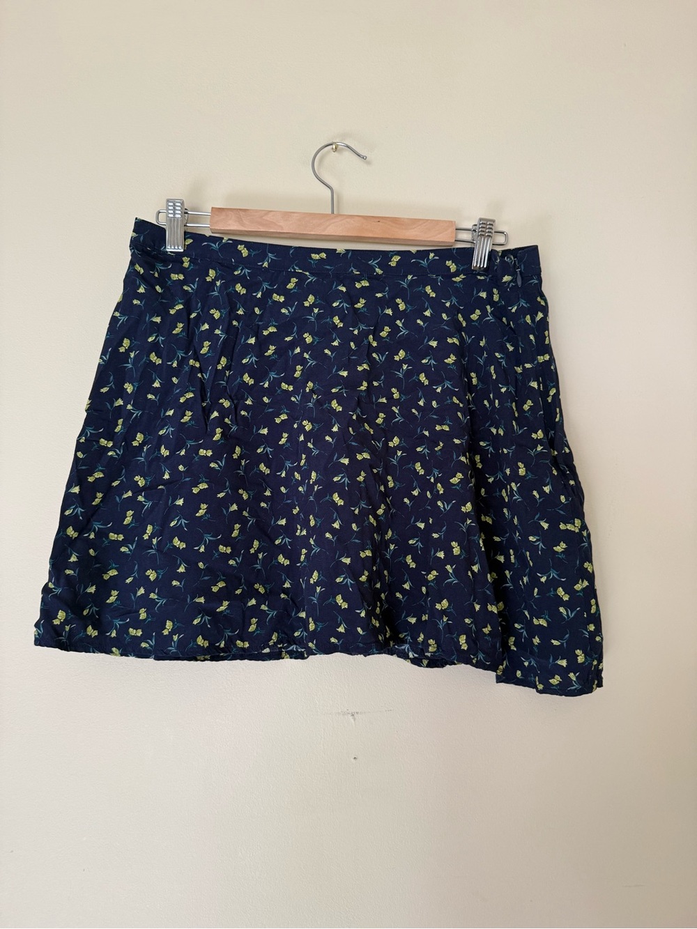 Gap Crepe Navy Floral Mini Skirt Large - Picture 5 of 13